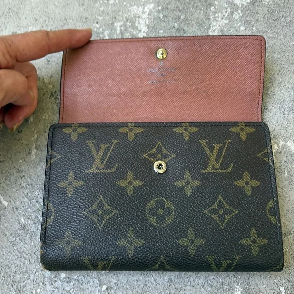 Louis Vuitton tri fold wallet - Picture 2 of 8